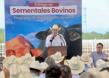 Gobernador Durazo beneficia a pequeños y medianos ganaderos sonorenses con entrega de maquinaria y sementales bovinos
