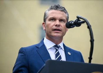 El ejército de EE. UU. ataca otro barco cerca de Venezuela, según Hegseth