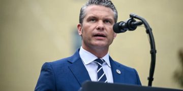 El ejército de EE. UU. ataca otro barco cerca de Venezuela, según Hegseth