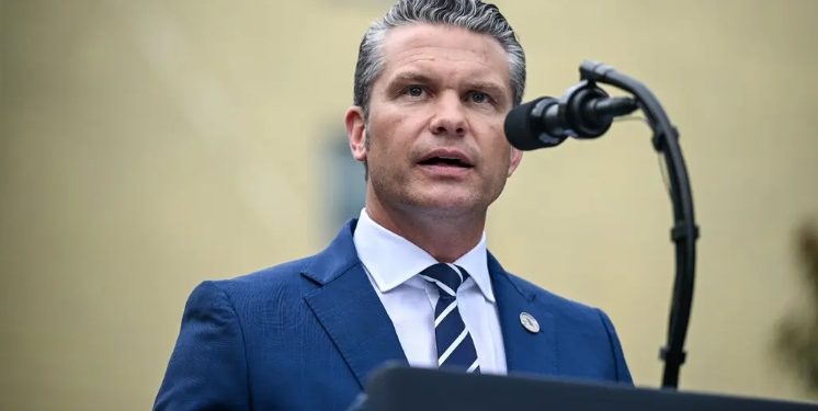 El ejército de EE. UU. ataca otro barco cerca de Venezuela, según Hegseth