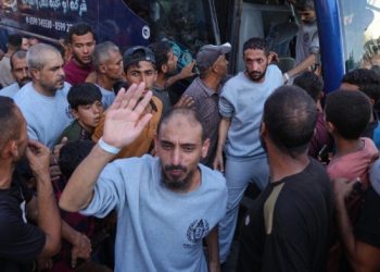 Libera Israel a mil 968 prisioneros palestinos a cambio de 20 rehenes en manos de Hamas