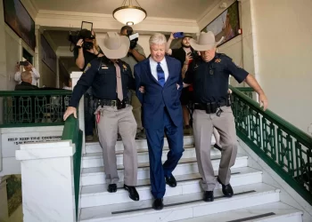 Pastor de ‘megaiglesia’ de Texas se declara culpable de abuso sexual infantile