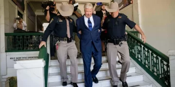 Pastor de ‘megaiglesia’ de Texas se declara culpable de abuso sexual infantile