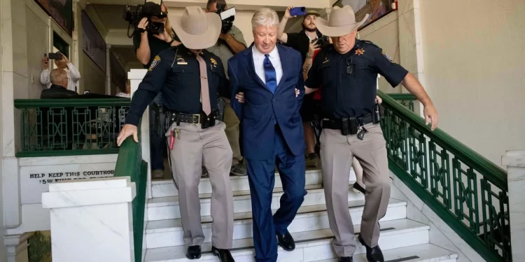 Pastor de ‘megaiglesia’ de Texas se declara culpable de abuso sexual infantile