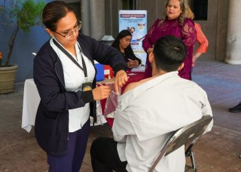 Gobernador Durazo refuerza la prevención de enfermedades respiratorias con jornada de vacunación invernal