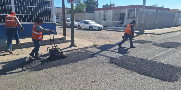 Trabajarán cuadrillas de bacheo en colonias del Norte y Sur de la ciudad