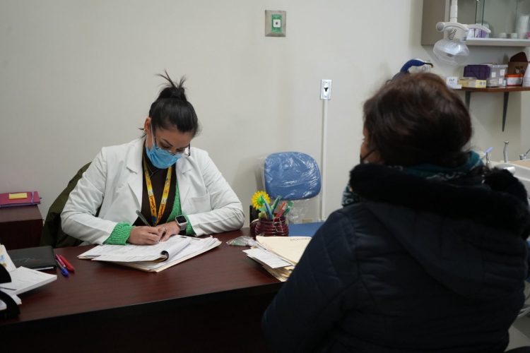 Llama Salud Sonora a evitar automedicarse y acudir por atención médica ante signos de dengue