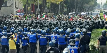 Sin llegar al Zócalo concluye reducida marcha de la ‘Generación Z’