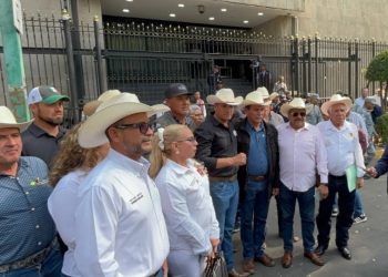 Inicia diálogo de transportistas y productores con Gobernación