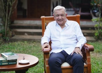 AMLO reaparece; Solo saldría a la calle por 3 razones. Defender la Democracia, a la presidenta y a la soberanía nacional