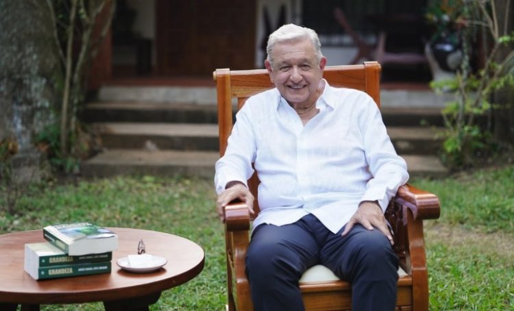 AMLO reaparece; Solo saldría a la calle por 3 razones. Defender la Democracia, a la presidenta y a la soberanía nacional