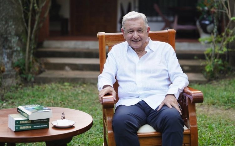 AMLO reaparece; Solo saldría a la calle por 3 razones. Defender la Democracia, a la presidenta y a la soberanía nacional