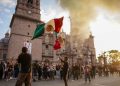 Escalan protestas en Michoacán; estudiantes se manifiestan ante Palacio de Gobierno en Morelia