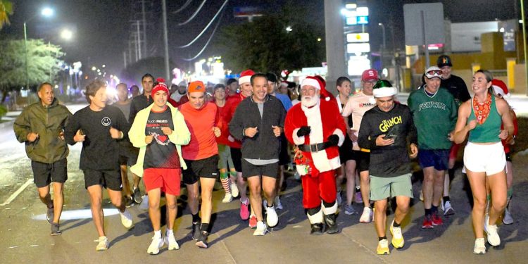 Participa Toño Astiazarán en Trote Navideño