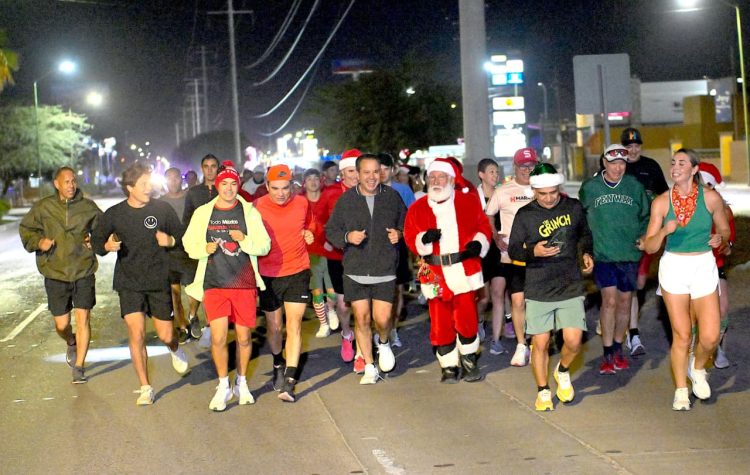 Participa Toño Astiazarán en Trote Navideño