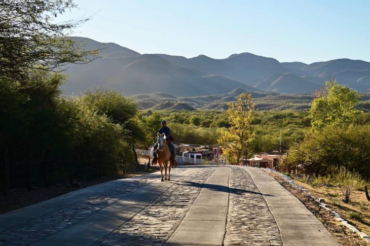 Durazo y Sheinbaum fortalecen conectividad y desarrollo regional con Caminos Artesanales en comunidades indígenas