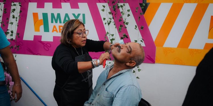 Apoya Toño Astiazarán a emprendedoras con el programa Maxi Apoyo