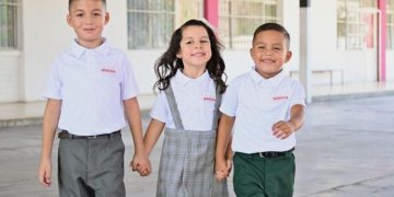 SEC llama a madres y padres a registrar tallas de uniformes gratuitos para el ciclo 2026-2027