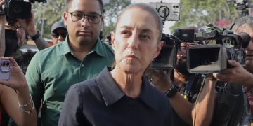 Sheinbaum visita hospitales de Oaxaca tras descarrilamiento del Tren Interoceánico y anuncia primer apoyo de $30 mil a afectados
