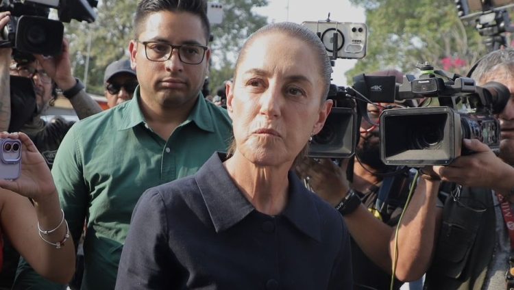 Sheinbaum visita hospitales de Oaxaca tras descarrilamiento del Tren Interoceánico y anuncia primer apoyo de $30 mil a afectados