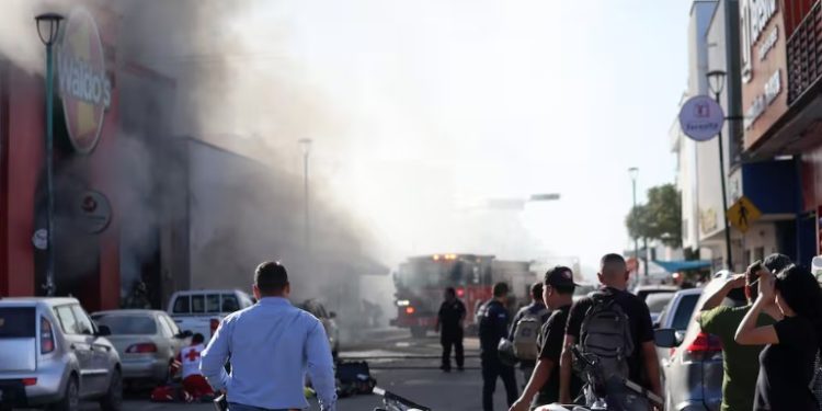 Juez liberó 25 órdenes de aprehensión por el incendio de Waldo’s en Hermosillo, que dejó 24 muertos; de momento hay 7 detenidos confirmados