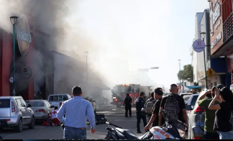 Juez liberó 25 órdenes de aprehensión por el incendio de Waldo’s en Hermosillo, que dejó 24 muertos; de momento hay 7 detenidos confirmados