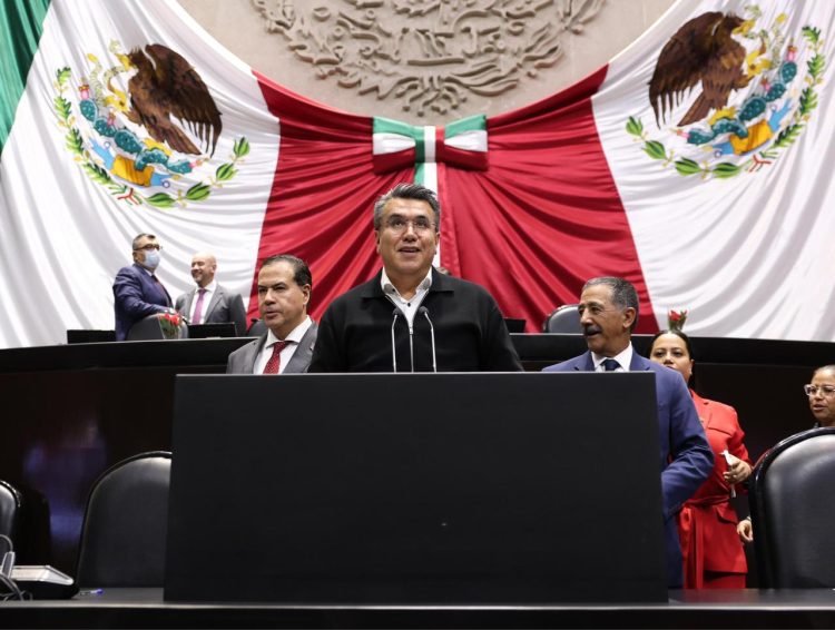 Diputado Ramón Flores respalda reforma que moderniza los ascensos en la Armada de México.