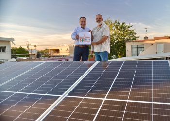 Atestigua Toño Astiazarán beneficios del programa Hogar Solar en familia Mejía Morales