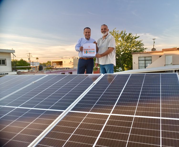 Atestigua Toño Astiazarán beneficios del programa Hogar Solar en familia Mejía Morales