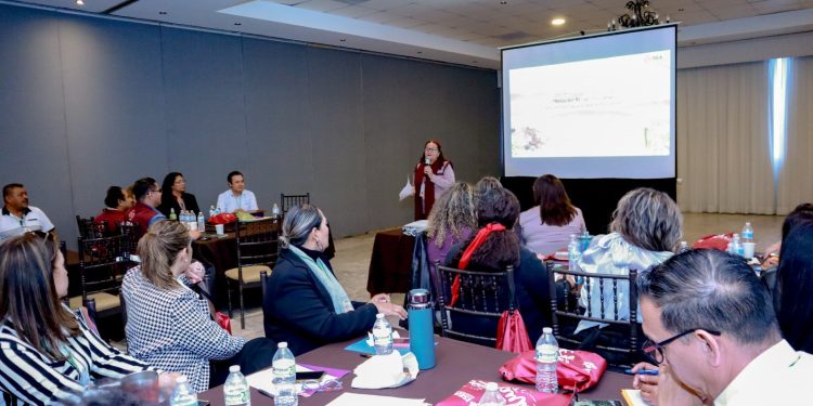 Realiza ISEA Encuentro Estatal “Retos del Rezago Educativo: Un camino hacia el bienestar social”