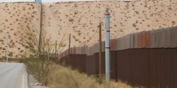 Embajada estadunidense refuerza campaña contra cruces fronterizos