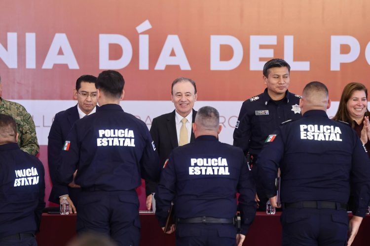 Gobernador Durazo duplica estado de fuerza con más patrullas y reconoce a policías en su día