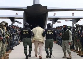 México extradita a 37 operadores criminales a EE. UU. en operativo masivo