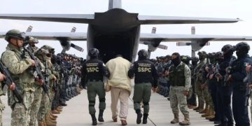 México extradita a 37 operadores criminales a EE. UU. en operativo masivo