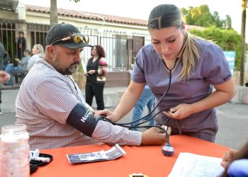 Acerca Toño Astiazarán servicios municipales a Villa de Seris con Miércoles en tu Colonia