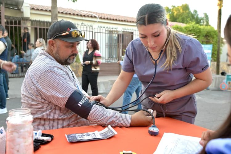 Acerca Toño Astiazarán servicios municipales a Villa de Seris con Miércoles en tu Colonia