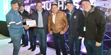 Celebra Toño Astiazarán a personal de recolección de basura con chocolatize