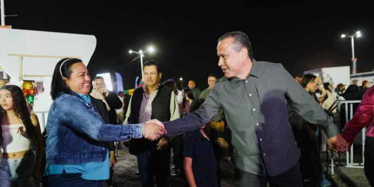 Conviven Toño Astiazarán y Patty Ruibal en el segundo día del Cuarto Festival del Globo