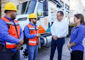 Equipa Toño Astiazarán con vehículos operativos a la Agencia de Energía y Cambio Climático para beneficio de familias hermosillenses