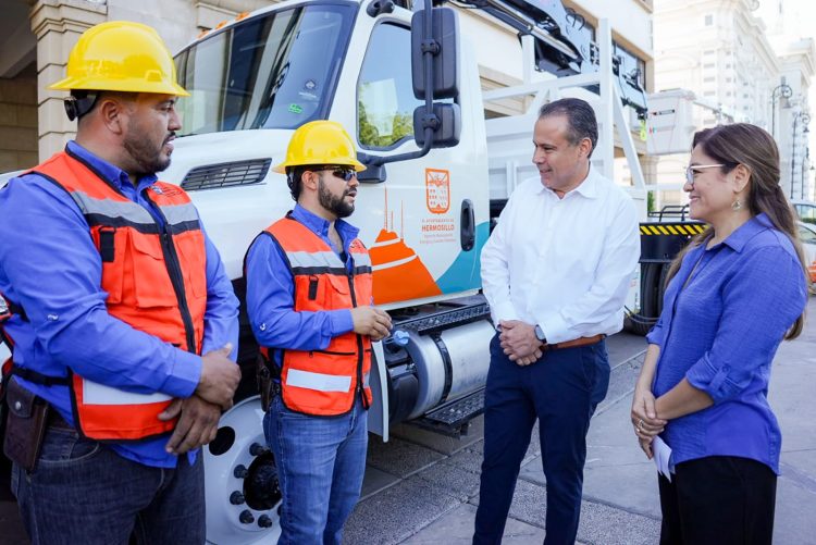 Equipa Toño Astiazarán con vehículos operativos a la Agencia de Energía y Cambio Climático para beneficio de familias hermosillenses