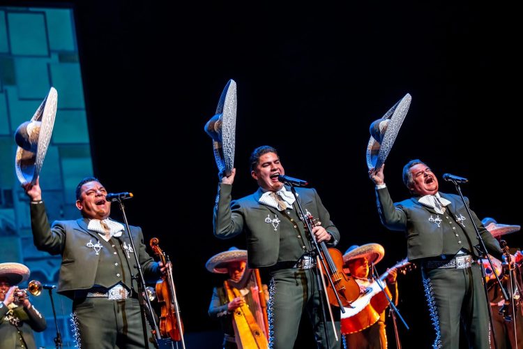 Phoenix se viste de gala con el 3er Festival Anual de Mariachi y Folklórico