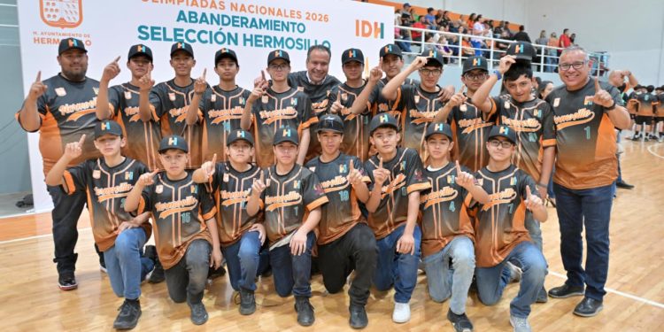Abandera Toño Astiazarán a la selección más grande de Hermosillo que participará en la Olimpiada Nacional