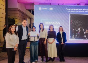 Reconocen Toño Astiazarán y Patty Ruibal a participantes de Una Mirada a la Discapacidad