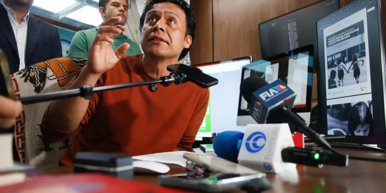 Lo despiden y se nego a obedecer “Seguiré en la SEP hasta recibir mi oficio de despido”, asegura Marx Arriaga