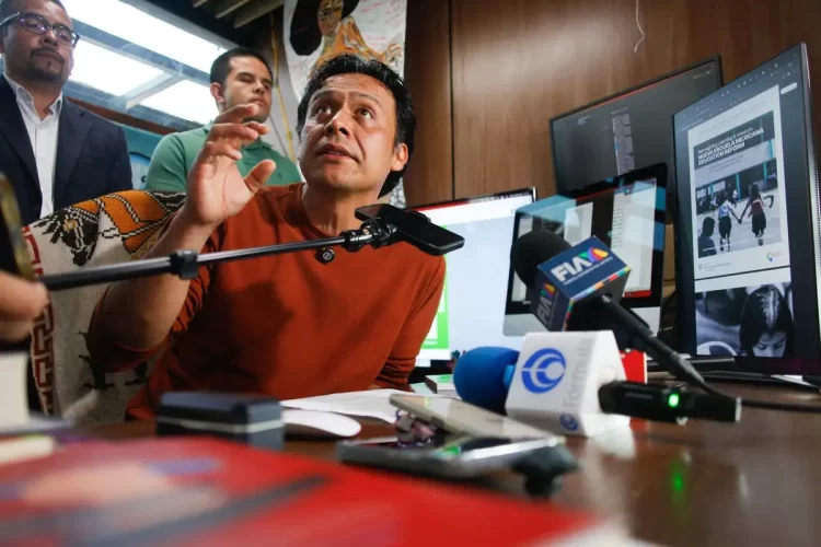 Lo despiden y se nego a obedecer “Seguiré en la SEP hasta recibir mi oficio de despido”, asegura Marx Arriaga