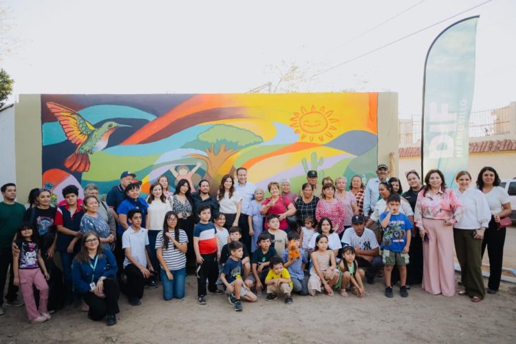 Apoyan Toño Astiazarán y Patty Ruibal talento de niñez hermosillense con mural comunitario en CIF Norte