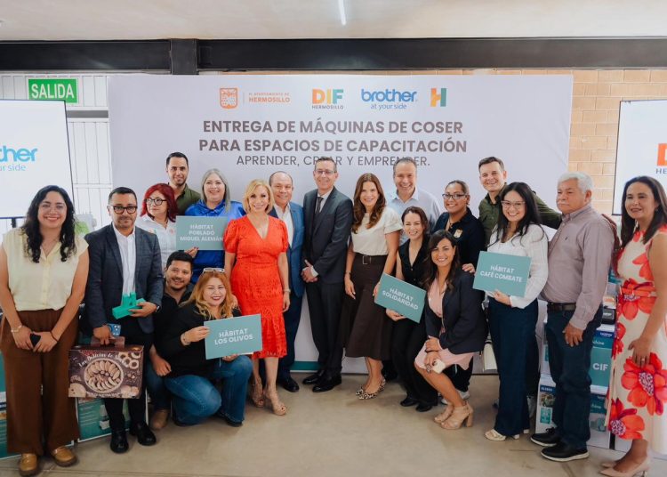 Impulsan Patty Ruibal y Toño Astiazarán autoempleo al otorgar 100 máquinas de coser donadas por la empresa Brother