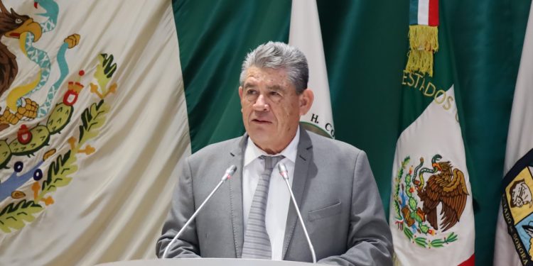 Diputado Próspero Valenzuela destaca el papel del Estado en el desarrollo del sector energético.