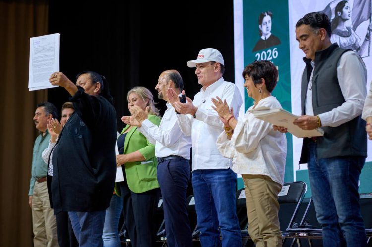 Gobernador Durazo y Sedatu entregan escrituras y fortalecen certeza patrimonial en Sonora