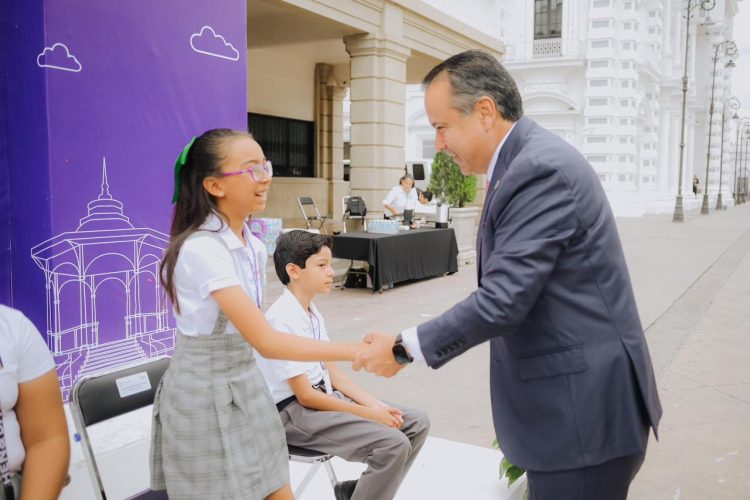 Toma protesta Toño Astiazarán a Cabildo Infantil que impulsará el uso responsable de pantallas electrónicas para el sano desarrollo de las infancias